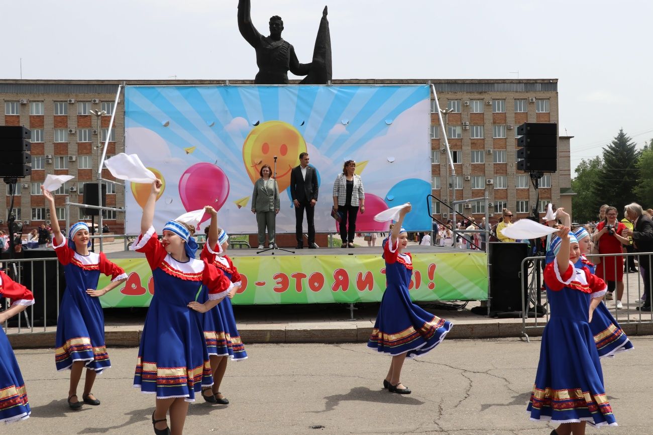 Ярко, весело, интересно! Уссурийск отмечает День защиты детей